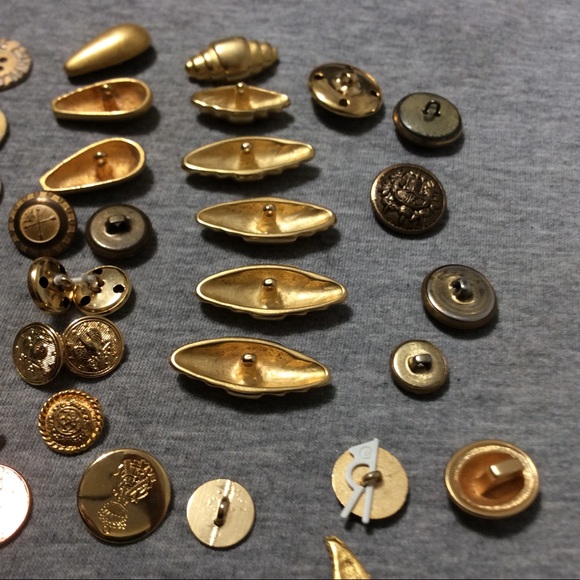 Vintage Golden Buttons Lot - Picture 12 of 13